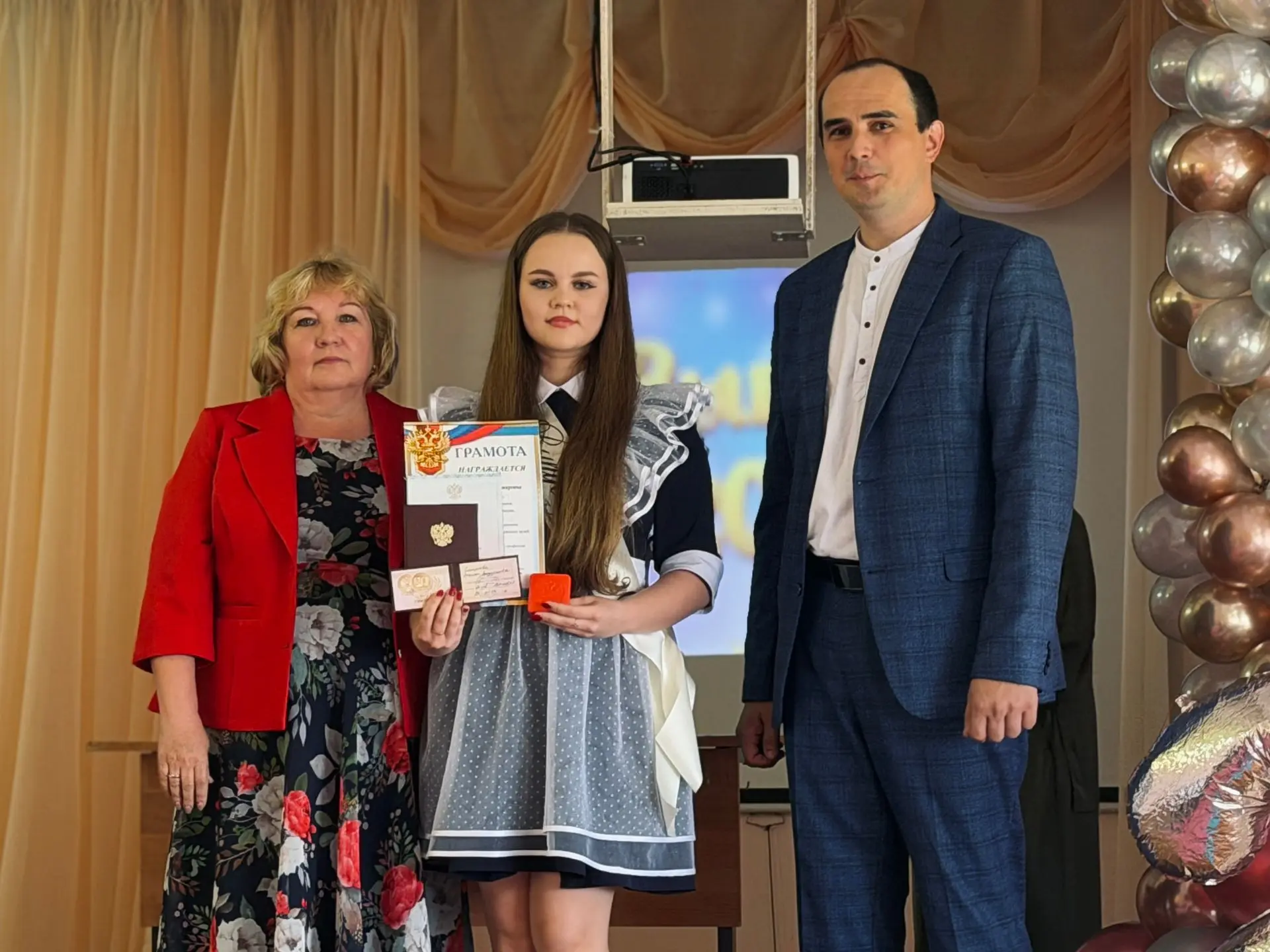 🎉 Торжественное вручение аттестатов — важный и трогательный момент! 🎉