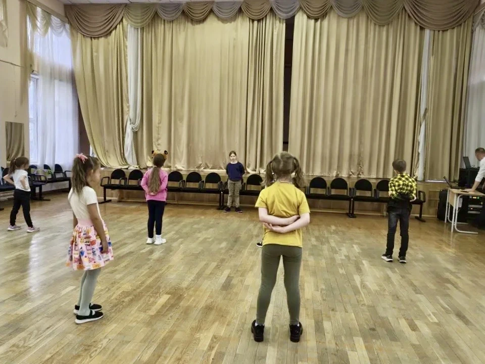 🎈 Нескучные каникулы продолжаются  💫  Каждый день — новые открытия иэмоции  ❤️ У ребят прошёл тёплый