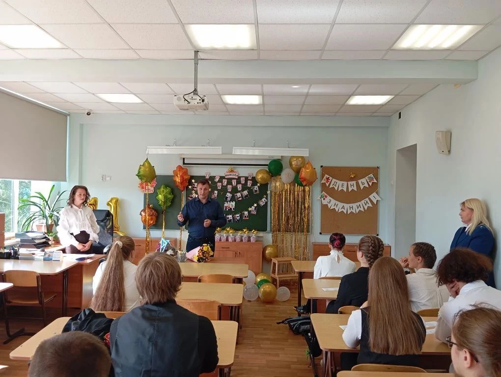 Сегодня в "Разговорах о важном" с 11-классниками приняли участие Приозерский городской ...