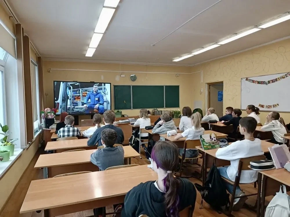Разговоры о важном: что значит работать в команде 🚀  💬 Сегодня на занятии «Разговоры о важном» мы го