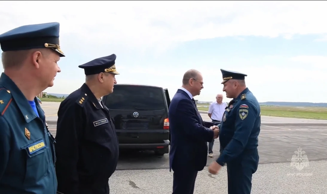 Глава МЧС России прибыл в Пензенскую область

В аэропорту Пензы министра РФ Александра Куренкова вст