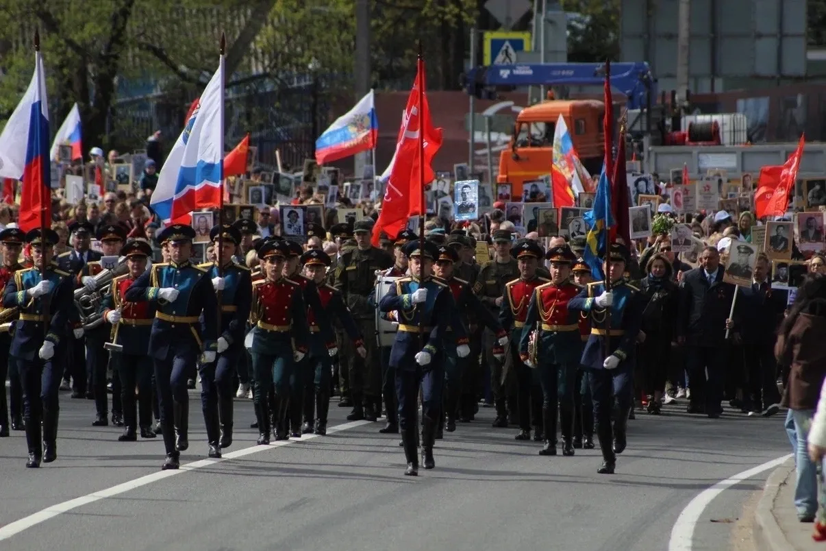 Наш воспитанник Никита Слесарев сегодня возглавлял бессмертный полк в г. Санкт- Петербург.
