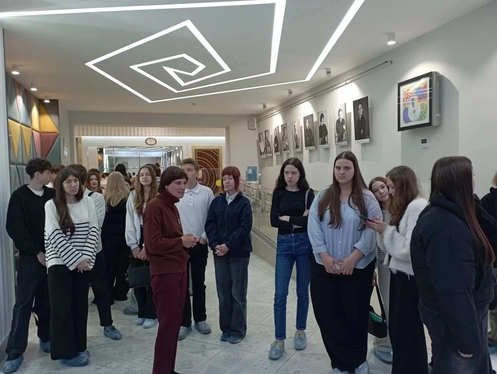 🎭 На перроне вечности: студенты ОАТК погрузились в мир Чехова в театре «Пьеро»  На днях студенты ГАП