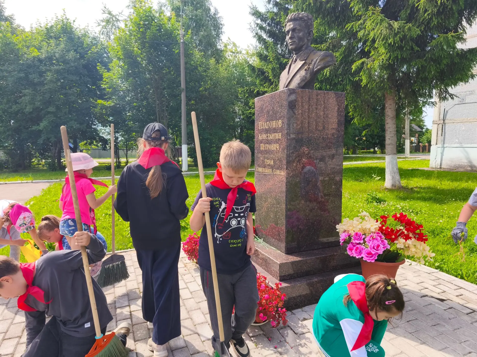 22 июня
День памяти и скорби.
Всероссийская акция «Помним о важном», посвященная Дню памяти и скорби