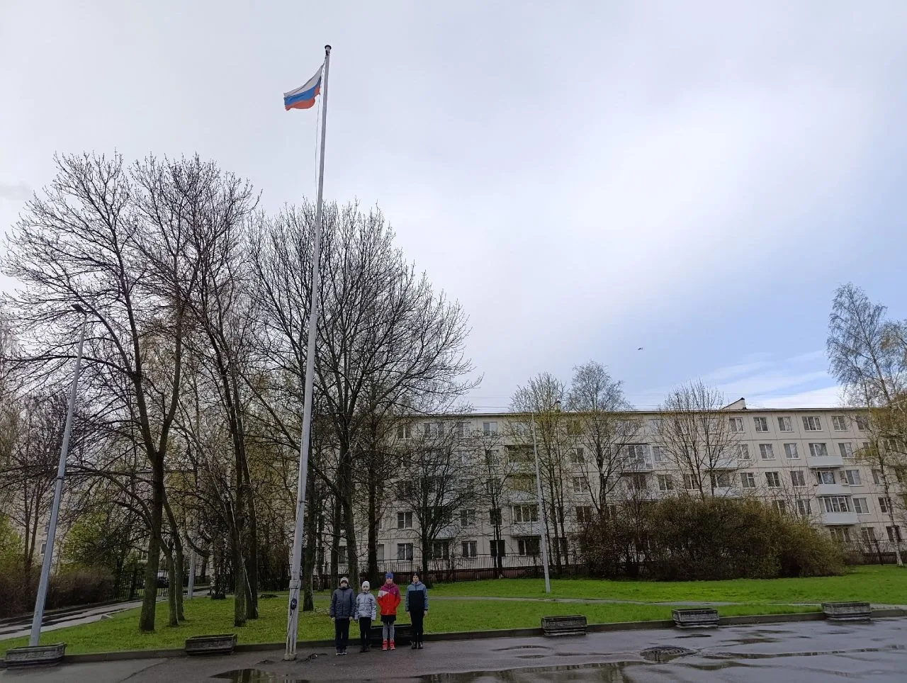 #Школа345 💫27 апреля 2026 года  💫ПОНЕДЕЛЬНИК    Утро началось с торжественной церемонии поднятия Гос