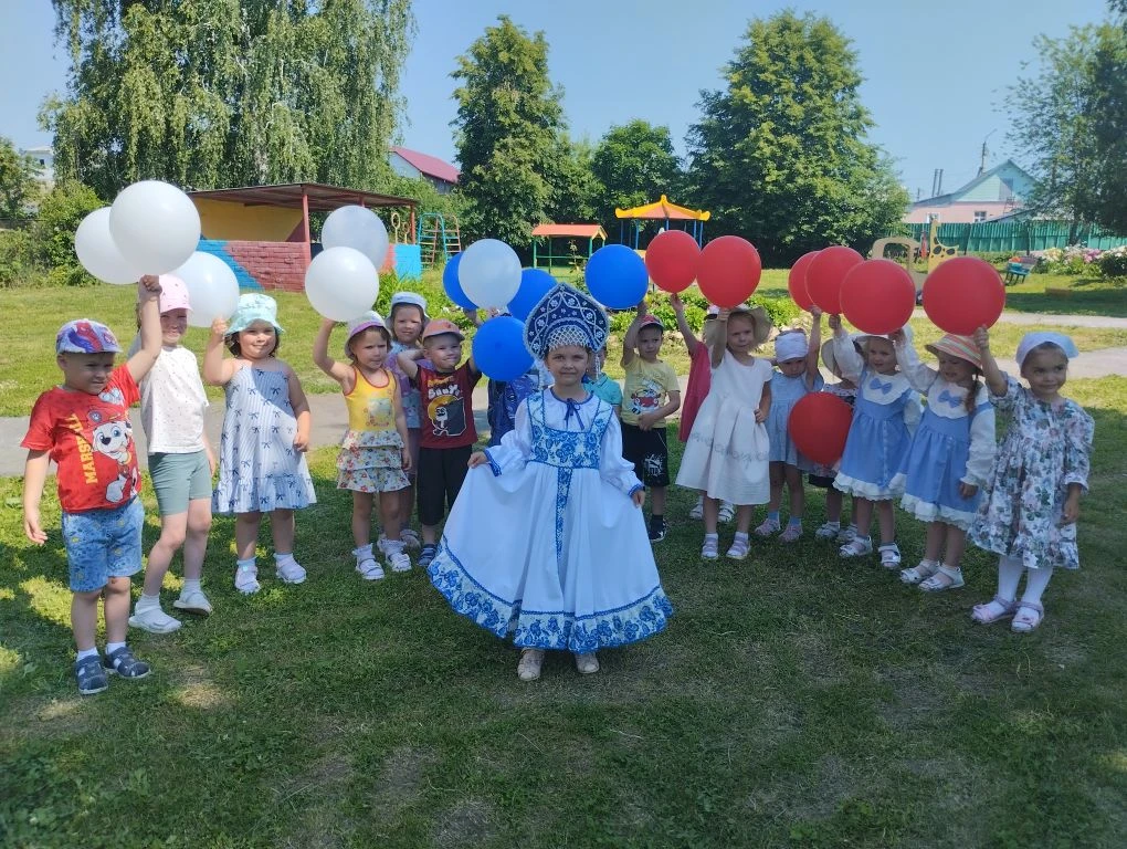 12 июня- День России!
12 июня вся наша страна отмечает День России. Накануне в детском саду прошел п
