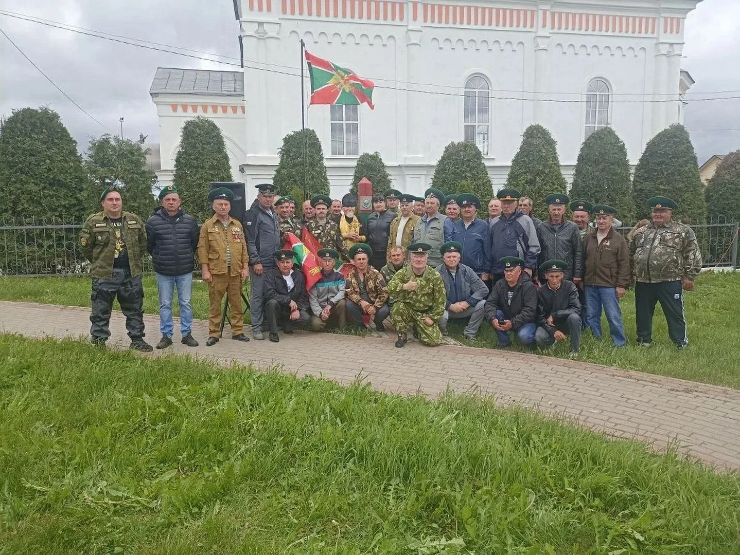 28 мая на площади Советской города Мглина у памятника пограничникам прошел митинг, посв...