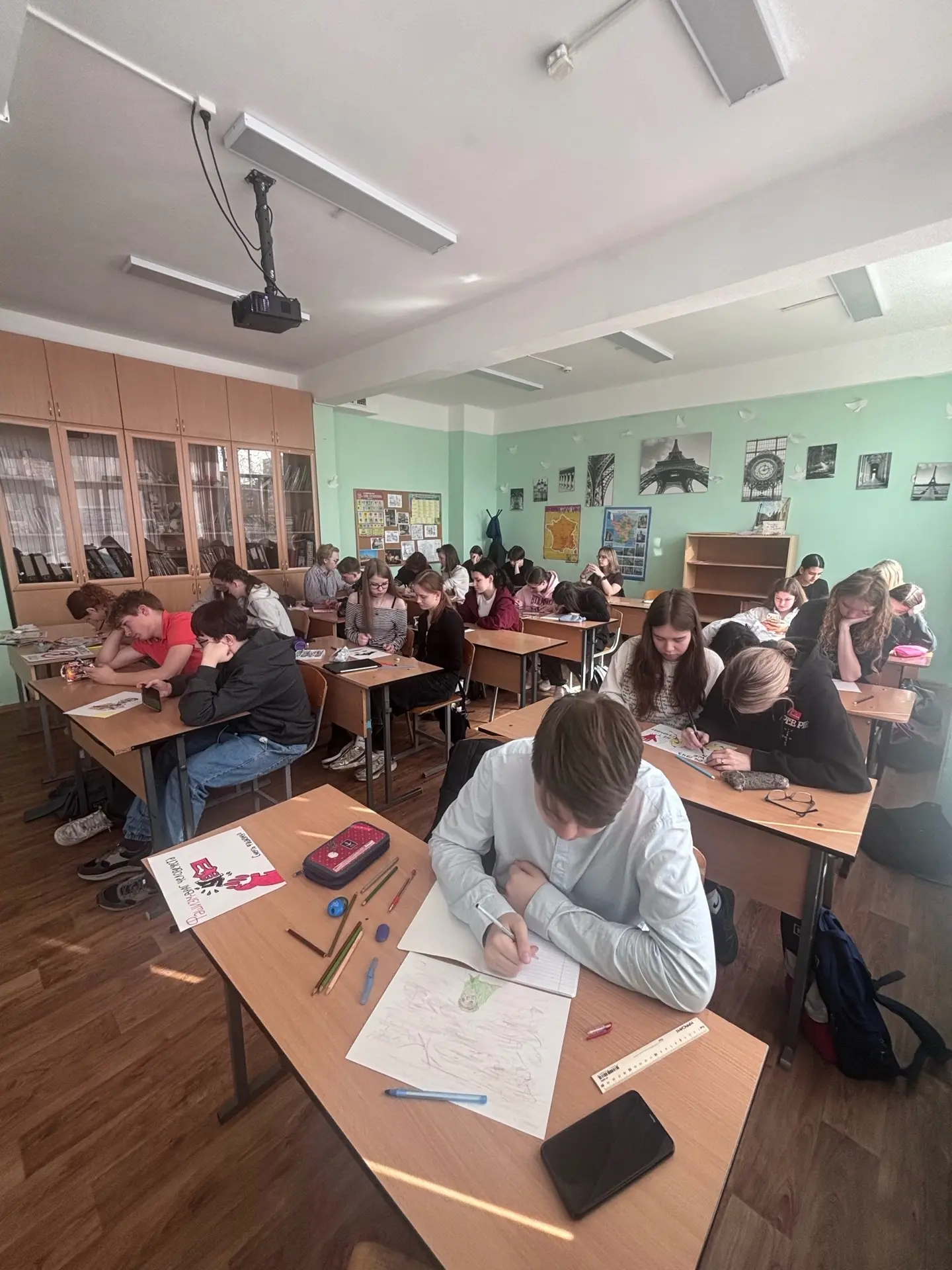 «Помним. Гордимся. Живём!»: творческий конкурс о геноциде советского народа 🇷🇺    В стенах ГБОУ СОШ 