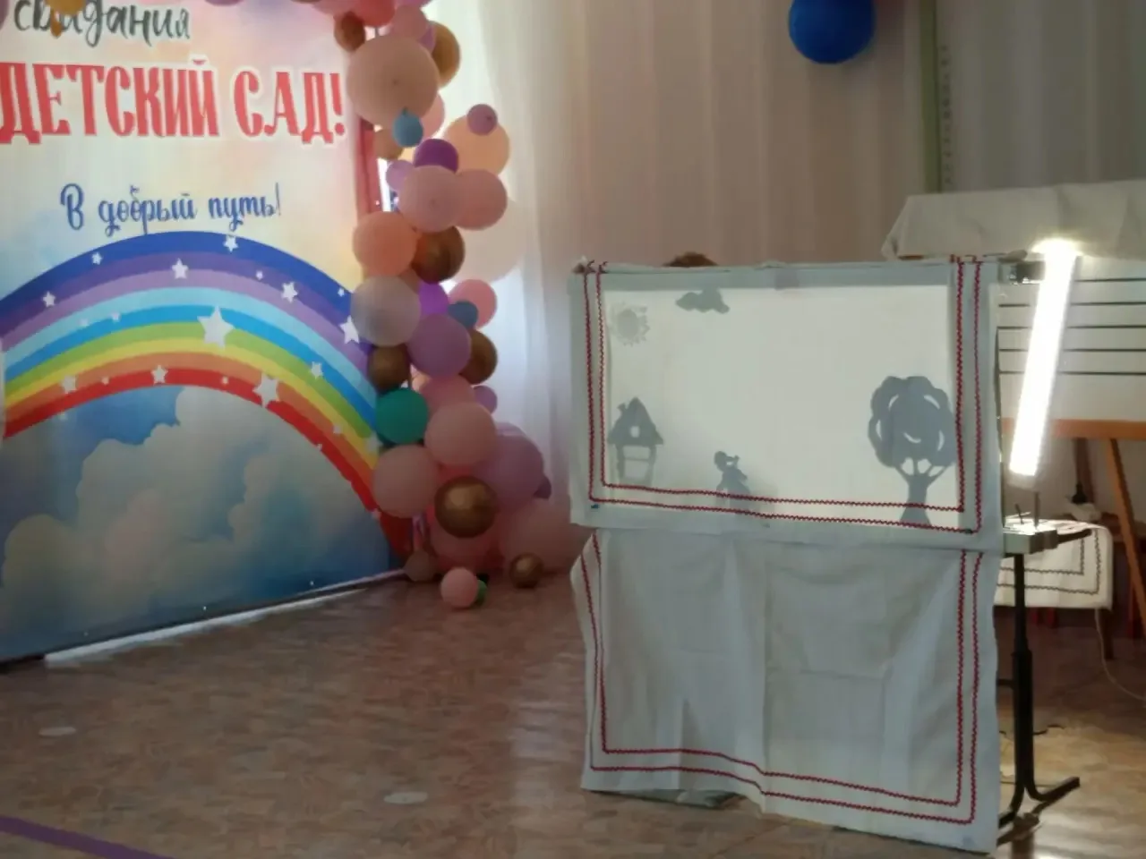 Сегодня в детском саду,наши воспитанники посмотрели теневой театр «Репка на новый лад», который пока