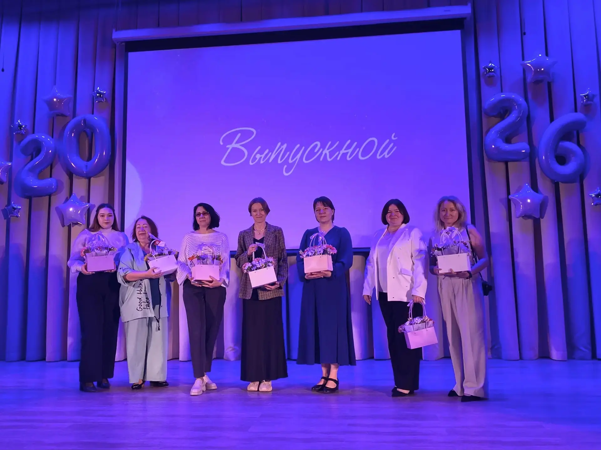 🎉 Ура! Мы — пятиклассники? Нет, пока ещё звёзды выпускного! 🎉Сегодня в нашей школе случилось настоящ