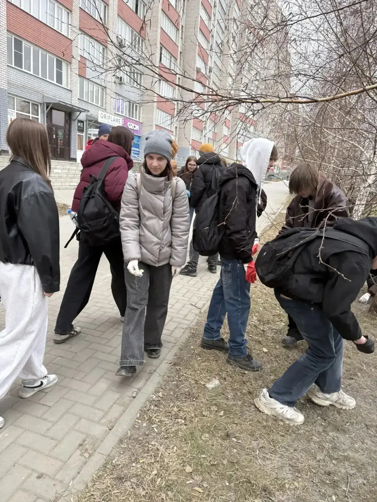 Каждую весну наши ученики выходят на красную линию, чтобы сделать наш город еще красивее и чище! 🌳✨ 