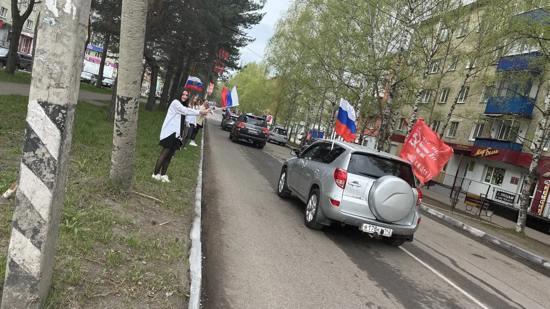 Сегодня, 8 мая, обучающиеся нашей школы с радостью и волнением встречали участников автопробега, пос