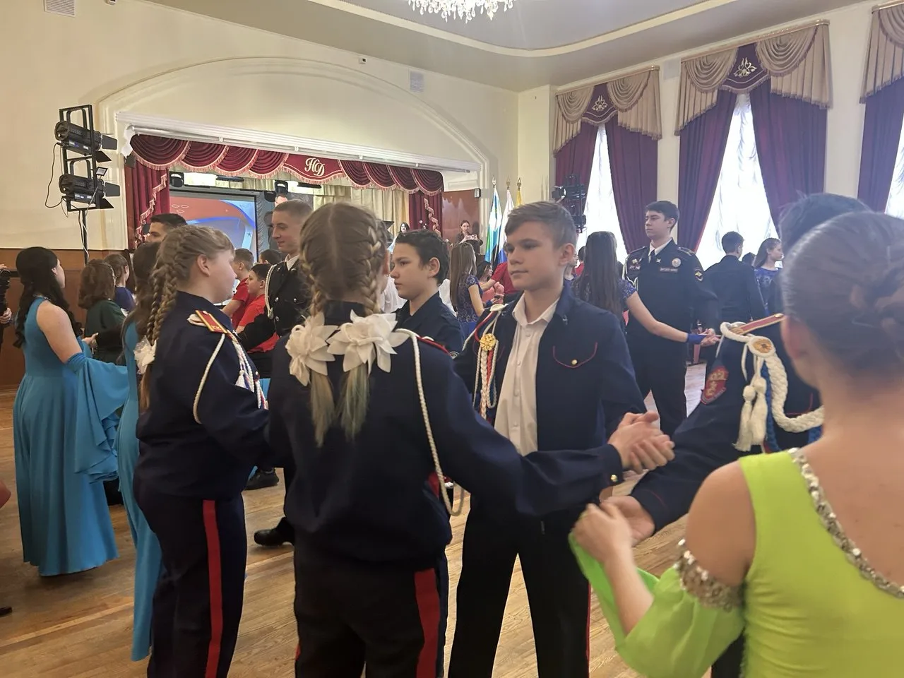 В Доме Дерябина состоялся  Бал кадет и юнармейцев «Вера! Отечество! Честь!», посвященны...