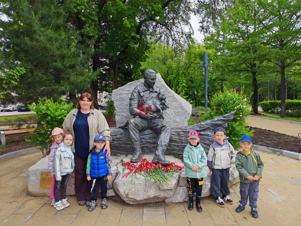 Памятник Егерю в г. Уссурийске.

В рамках патриотического воспитания и в преддверии важной даты "Ден