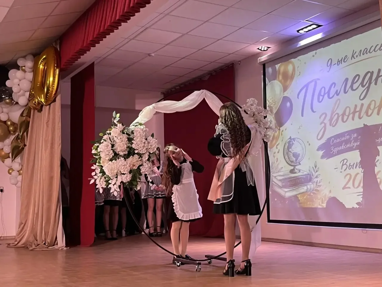 🔔 Полет навстречу мечте: Последний звонок для девятых классов!  Сегодня в стенах нашей школы прозвуч