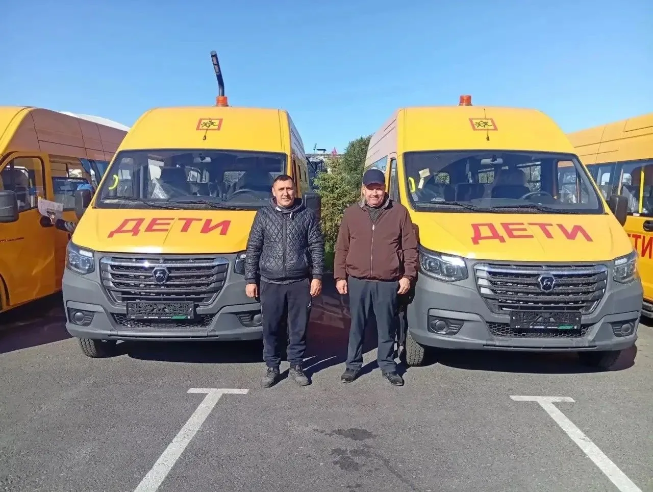 Бүген Татарстан Республикасы Рәисе Рөстәм Миңнеханов республика мәгариф оешмалары җитәк...