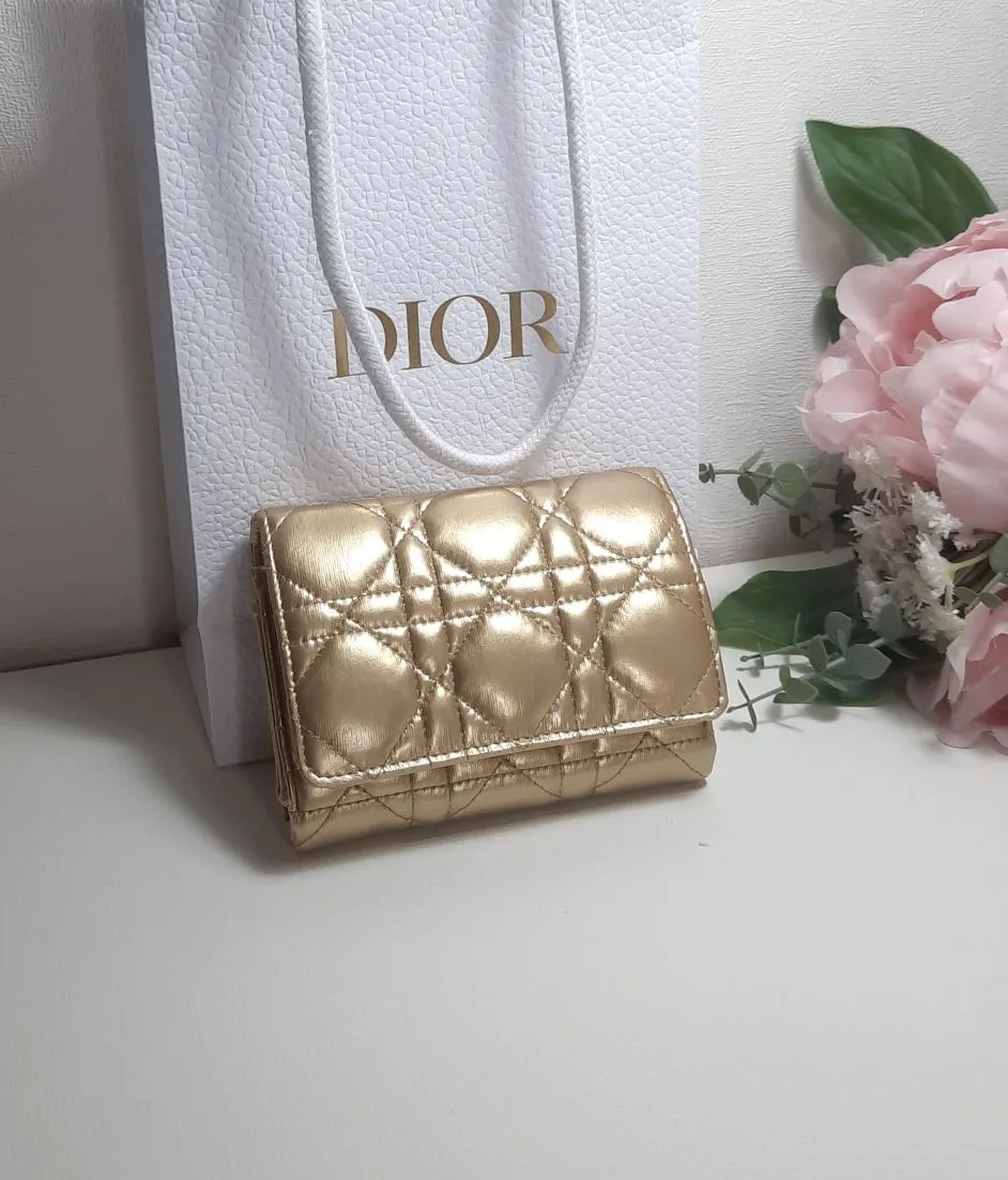 Девочки привет🌸

Продолжаю показывать как смотрятся ткани лаке в готовых изделиях.

На этот раз кош