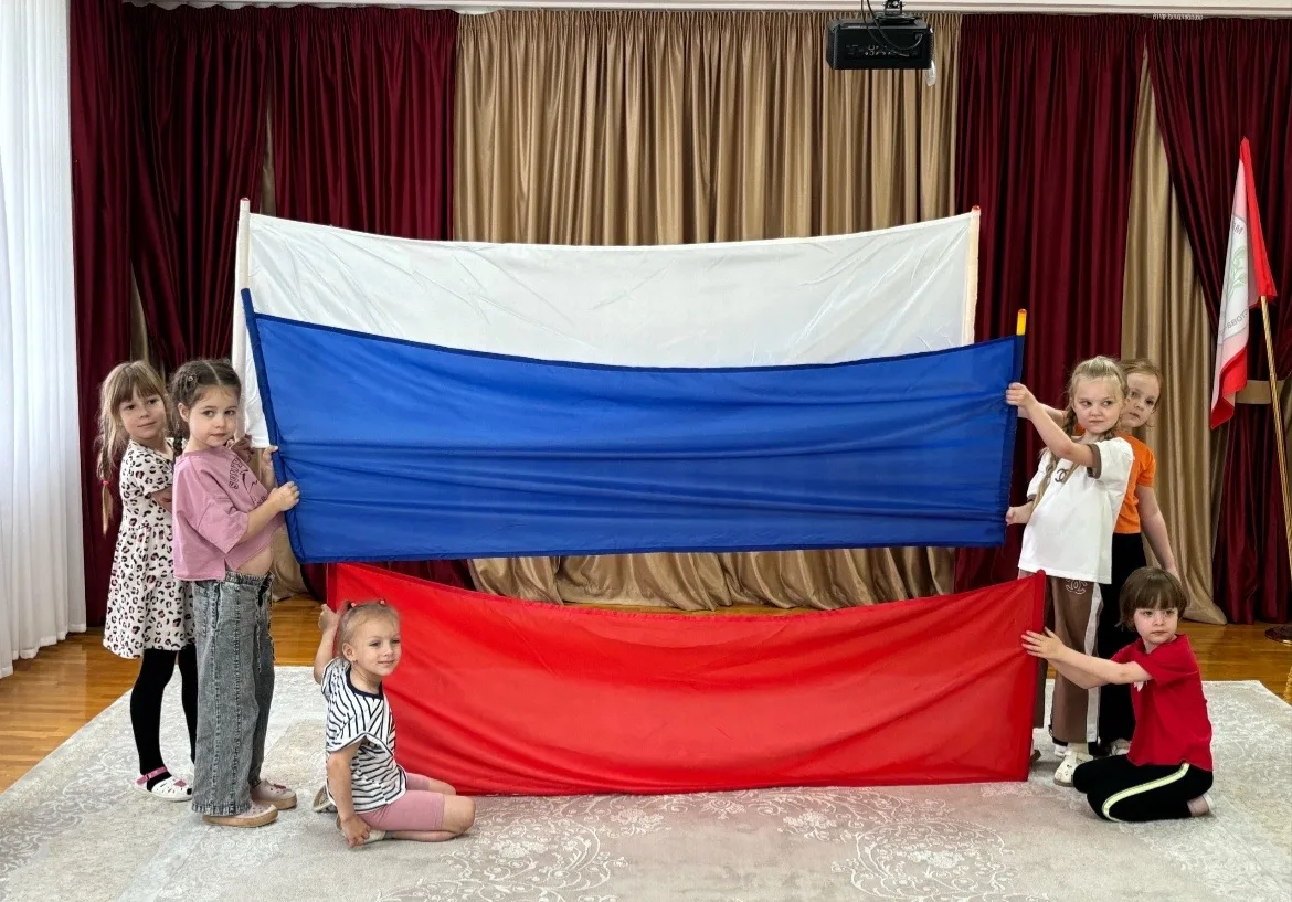 🇷🇺 В нашем саду полным ходом идет подготовка ко Дню России!