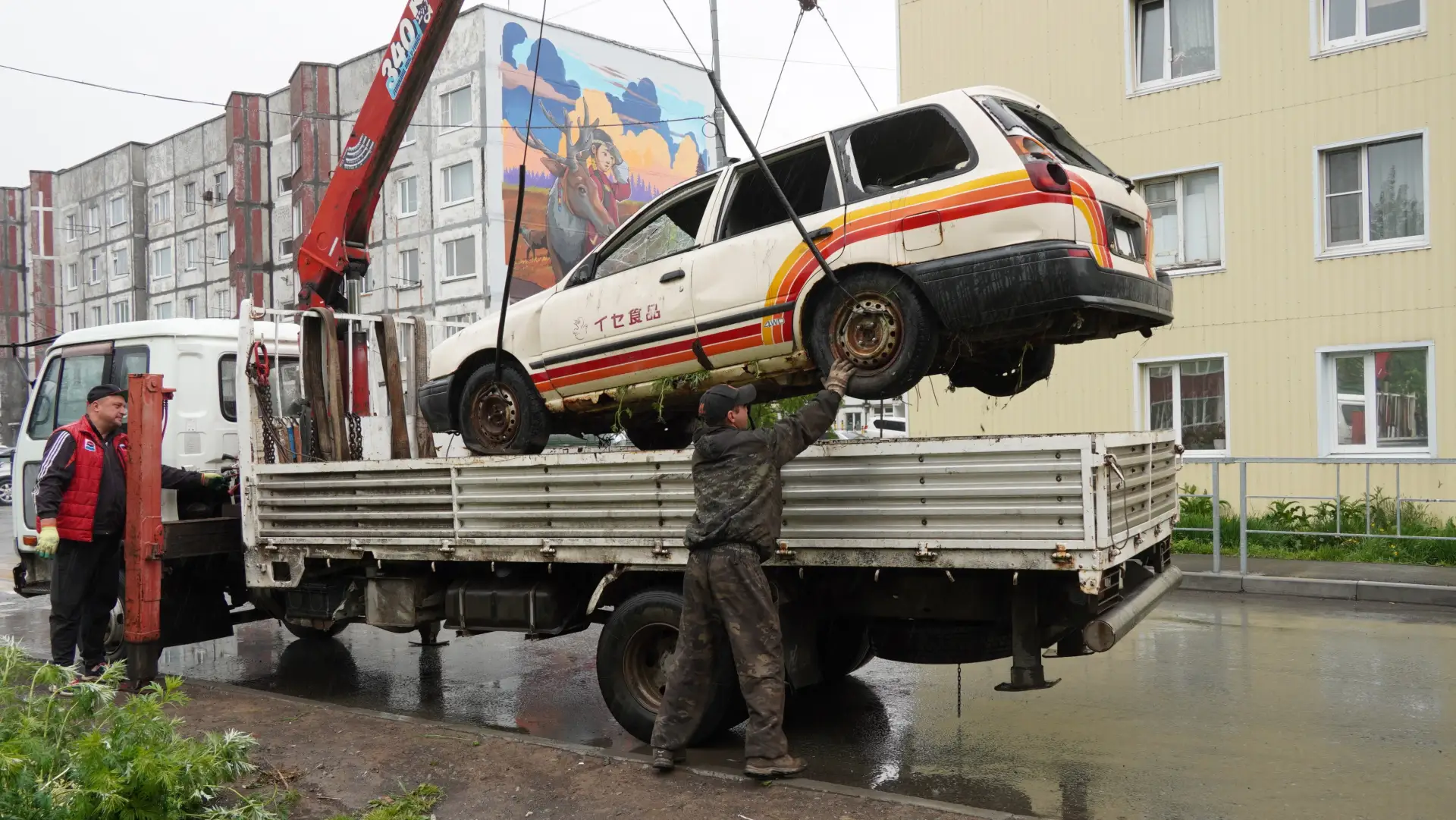 С городских улиц вывозят разукомплектованные транспортные средства

🚜🛺 В Петропавловске‑Камчатском