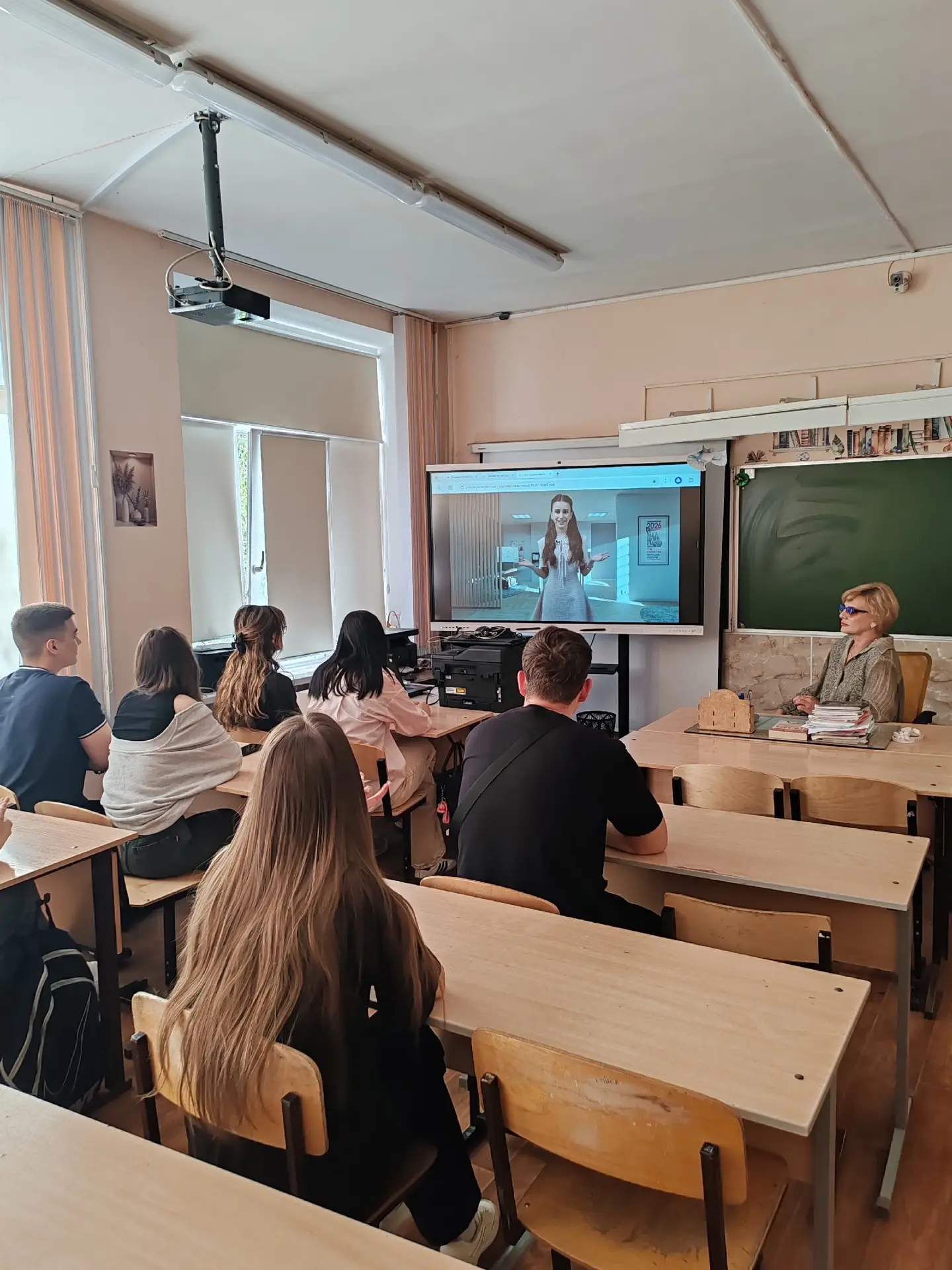 Сегодняшнее утро в нашей школе традиционно началось с урока в рамках цикла «Разговоры о...