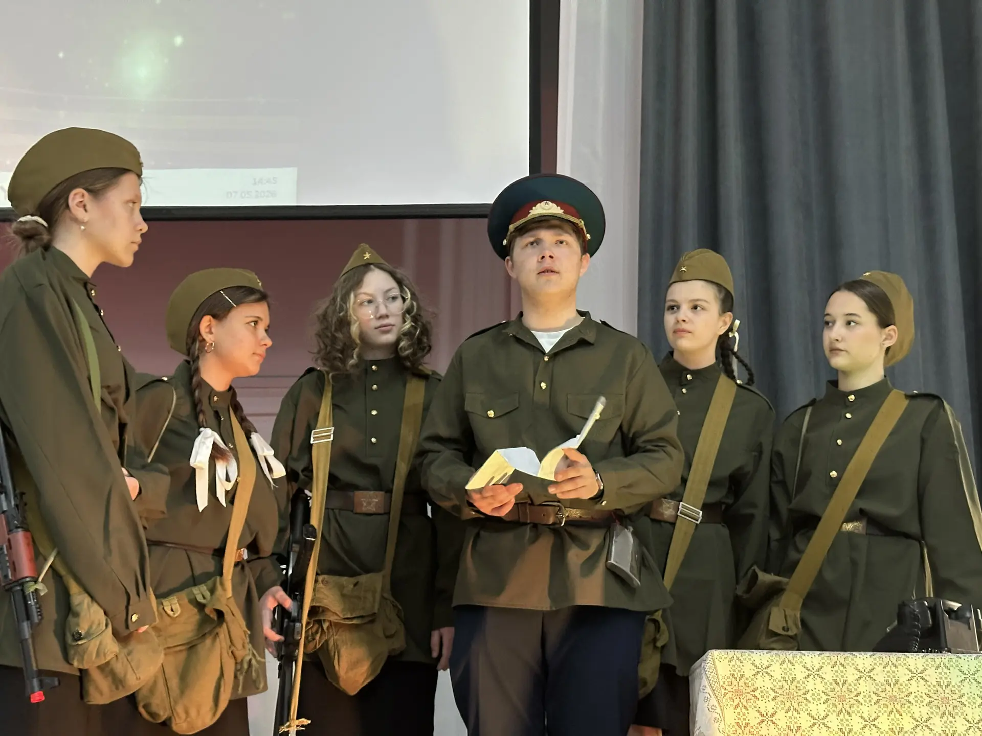 ПАМЯТЬ, КОТОРАЯ ЖИВЁТ В СЕРДЦАХ 🕊️  На протяжении недели в нашей школе проходили показы спектакля «А