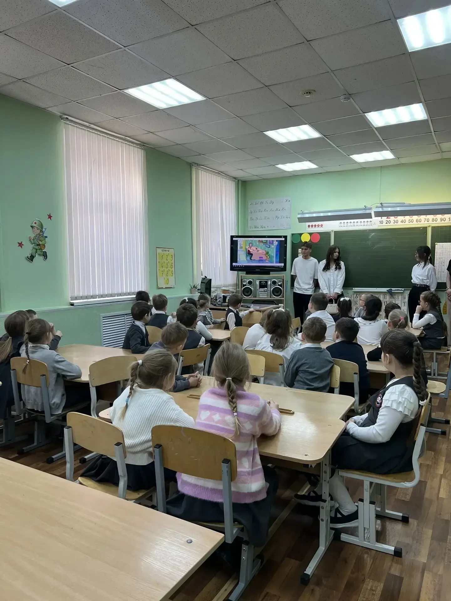 Первоклассники постигли тайны финансов вместе с героями Простоквашино! 🤑🧑‍💼  18 февраля наши маленьк
