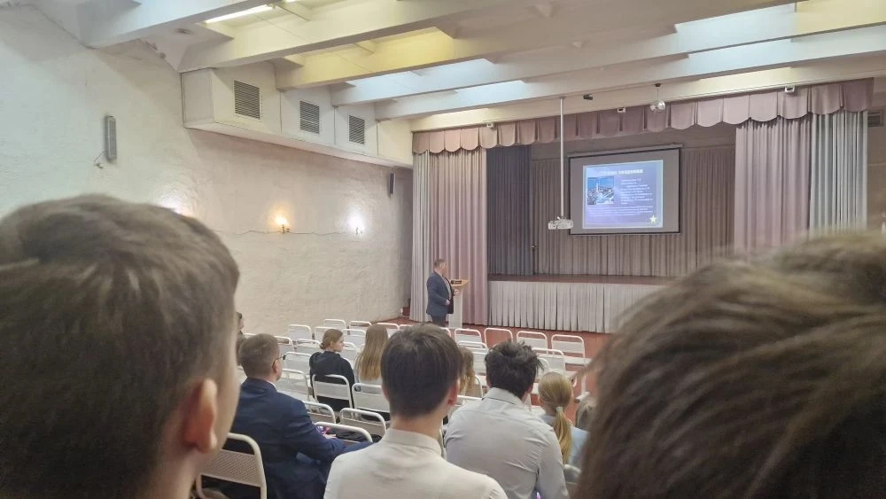 ## 🇷🇺 Урок мужества, который запомнится надолго  В нашей школе состоялся **урок мужества**, посвящён