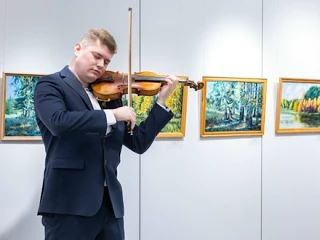В Первоуральске открылась выставка «Гармония света и цвета»: более 80 работ Владимира К...