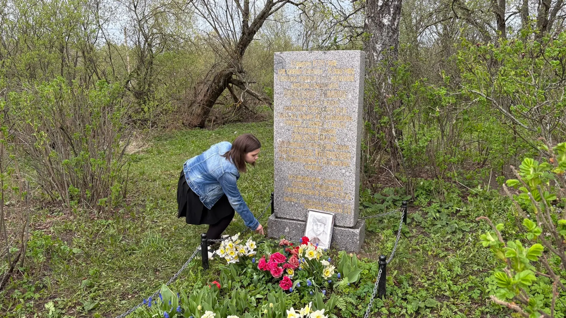 У стен ДОТа: экскурсия в историю  4 мая активисты Движения Первых вместе с советником директора по в