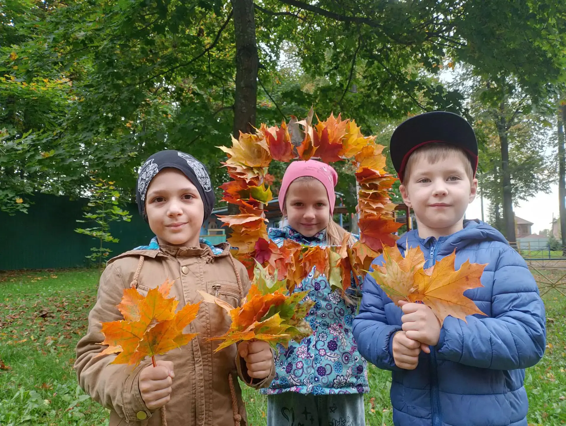 👫У  ребят из "Веселой семейки" прошёл чудесный тематический день- День кленового листа...
