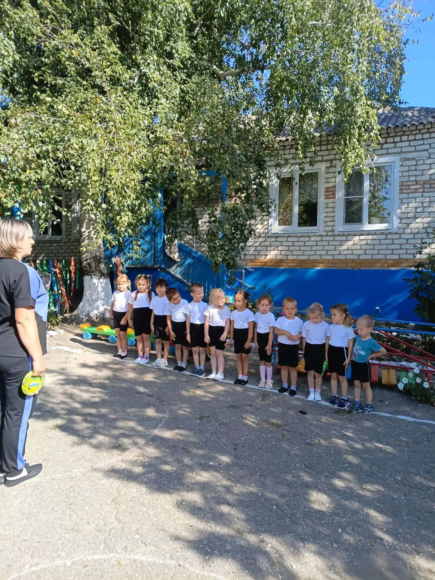 Игровое физкультурное занятие прошло в средней группе.