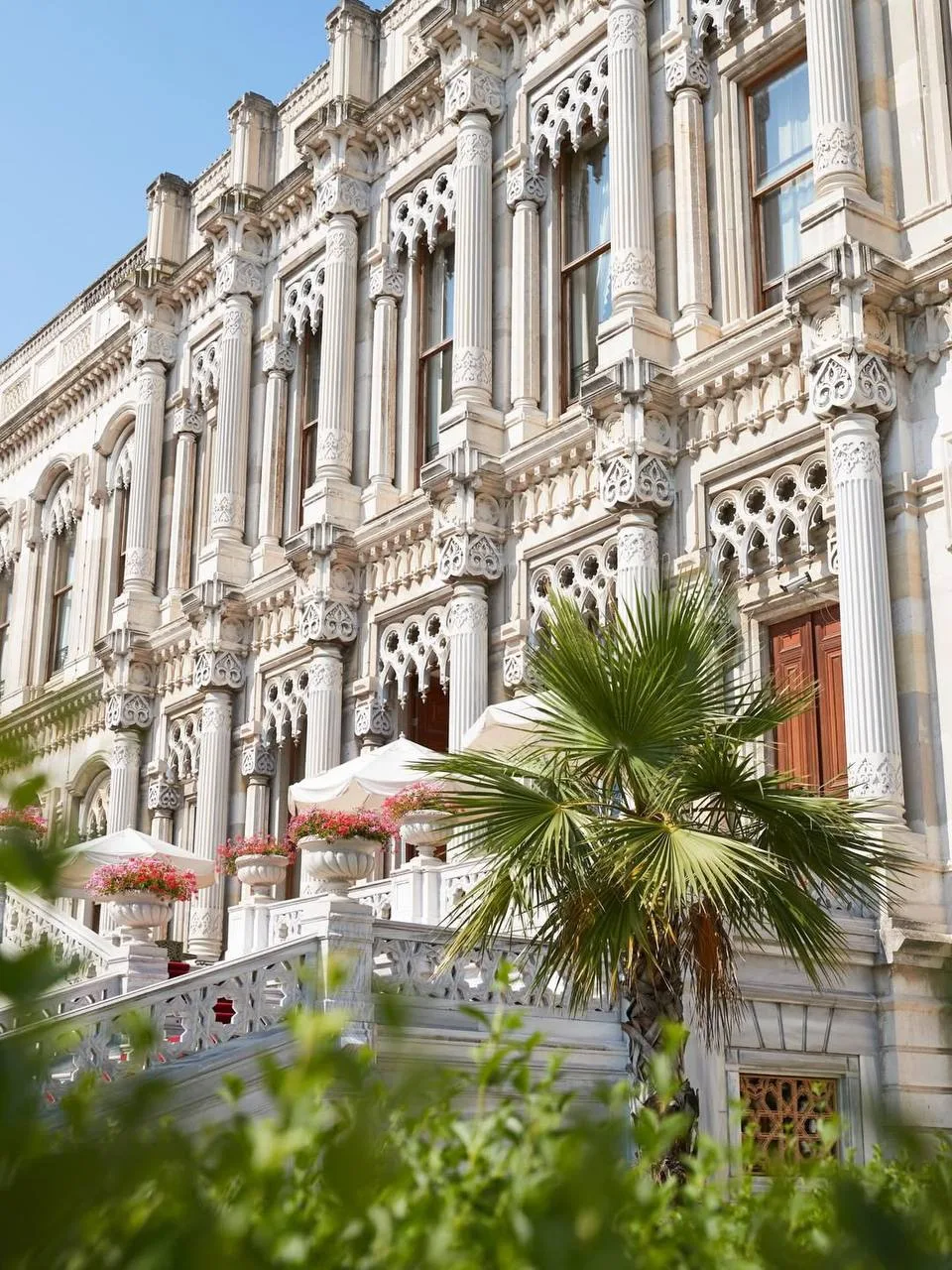 ⚡️Единственный дворцовый отель прямо на Босфоре

Да, это Çırağan Palace Kempinski

Здесь жили три су