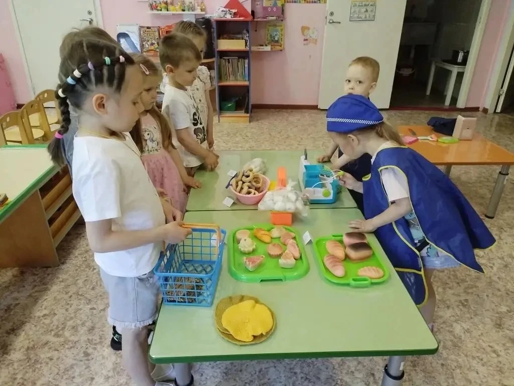 4 июня в разновозрастной группе прошло развивающее занятие " Свой бизнес.Открываем пекарню", 
на кот