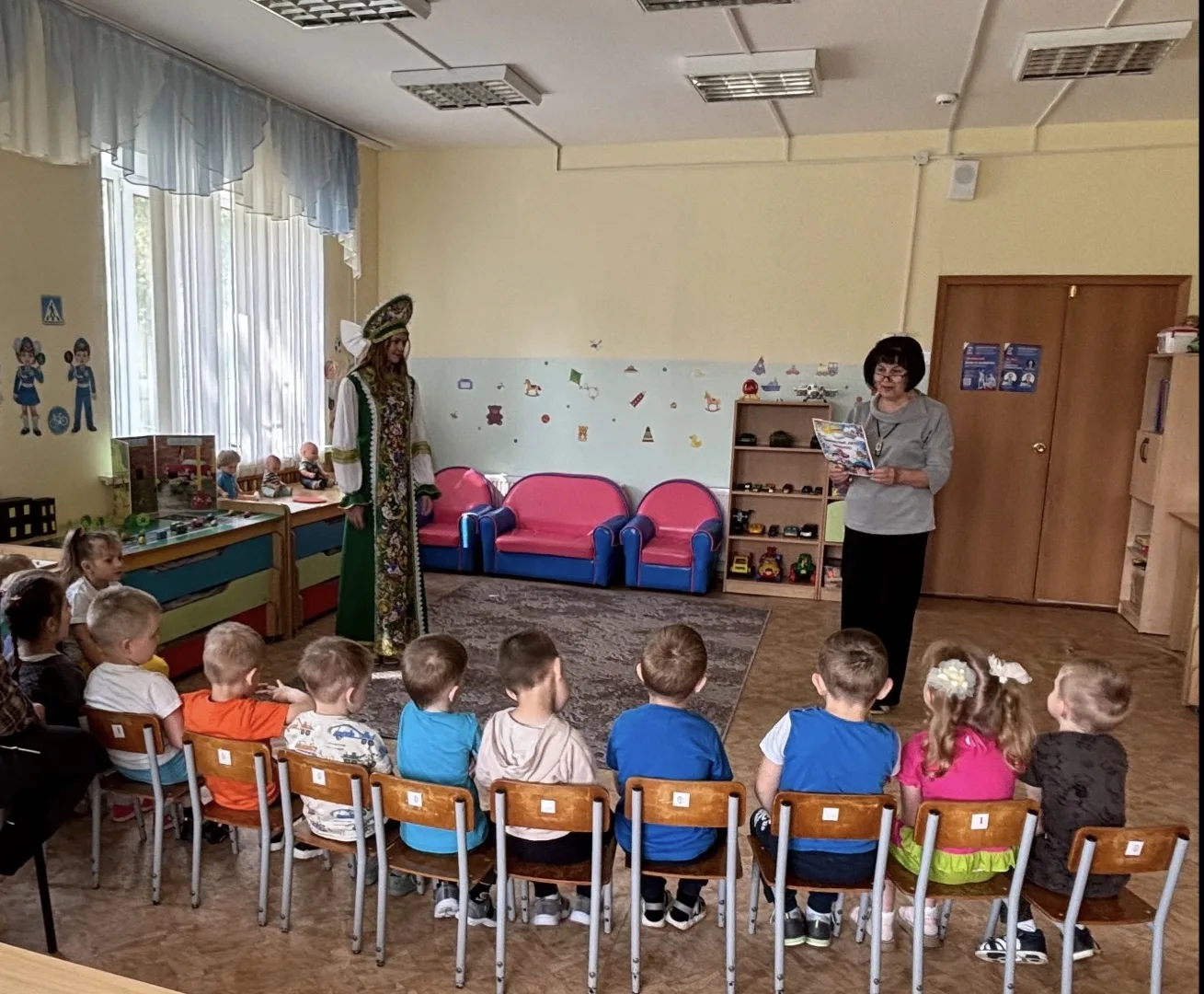 🌼В средней группе прошло мероприятие ко Дню защиты детей 🧒 

☀️К ребятам пришло лето, с которым он