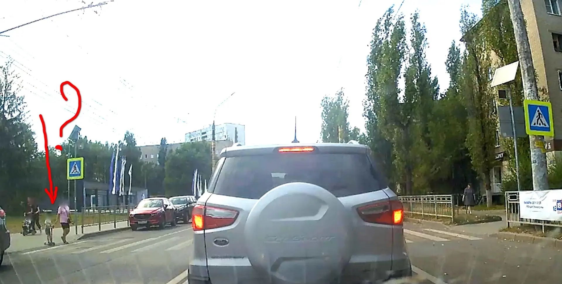 Почему сбивают самокатчиков на пешеходных переходах?