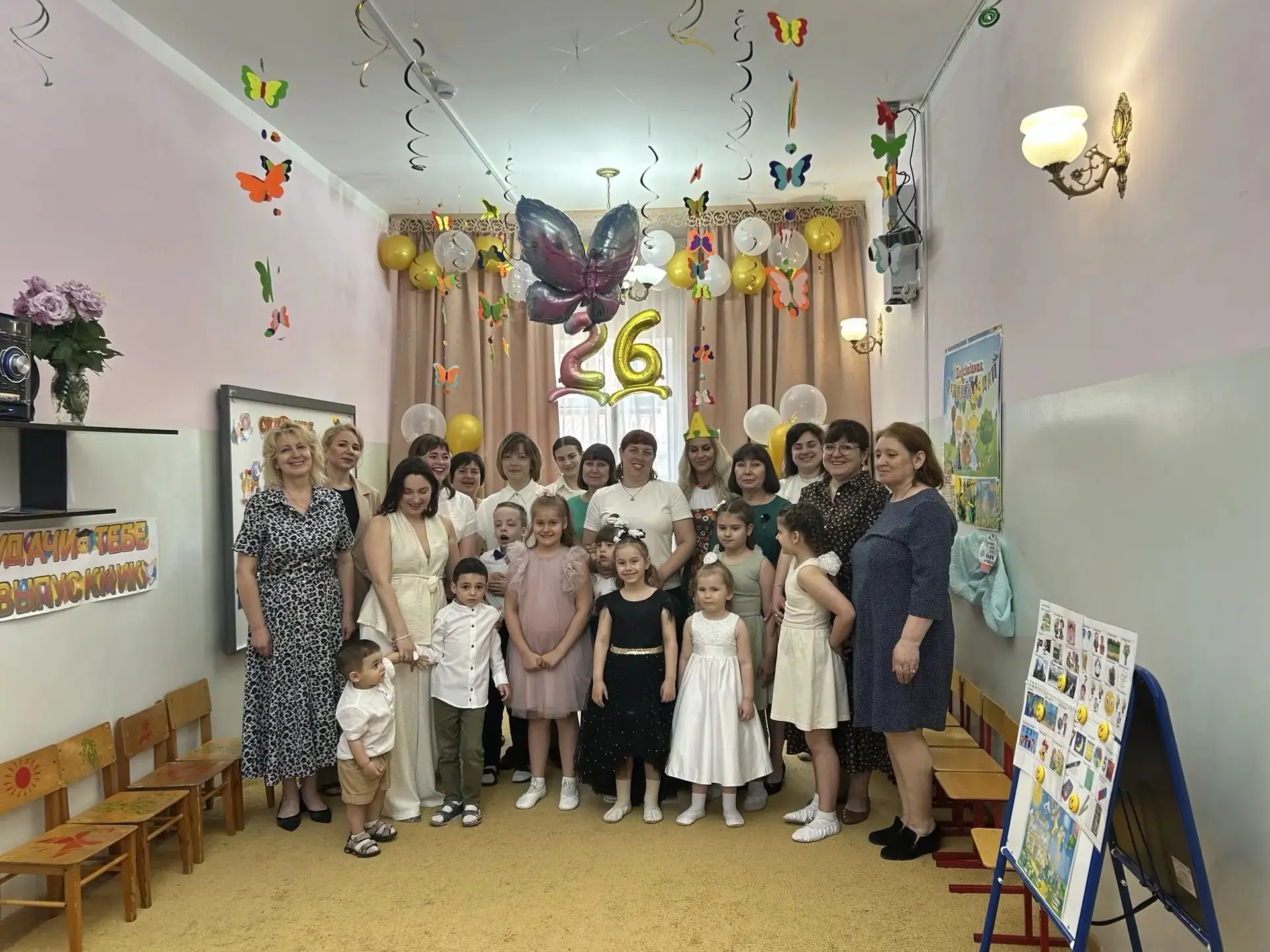 Кажется, еще вчера мы приводили за ручку крохотных малышей, которые боялись отпустить родителей. А с