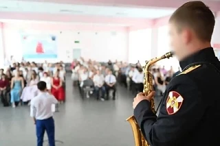 Росгвардейцы выступили на концерте для выпускников Мариуполя