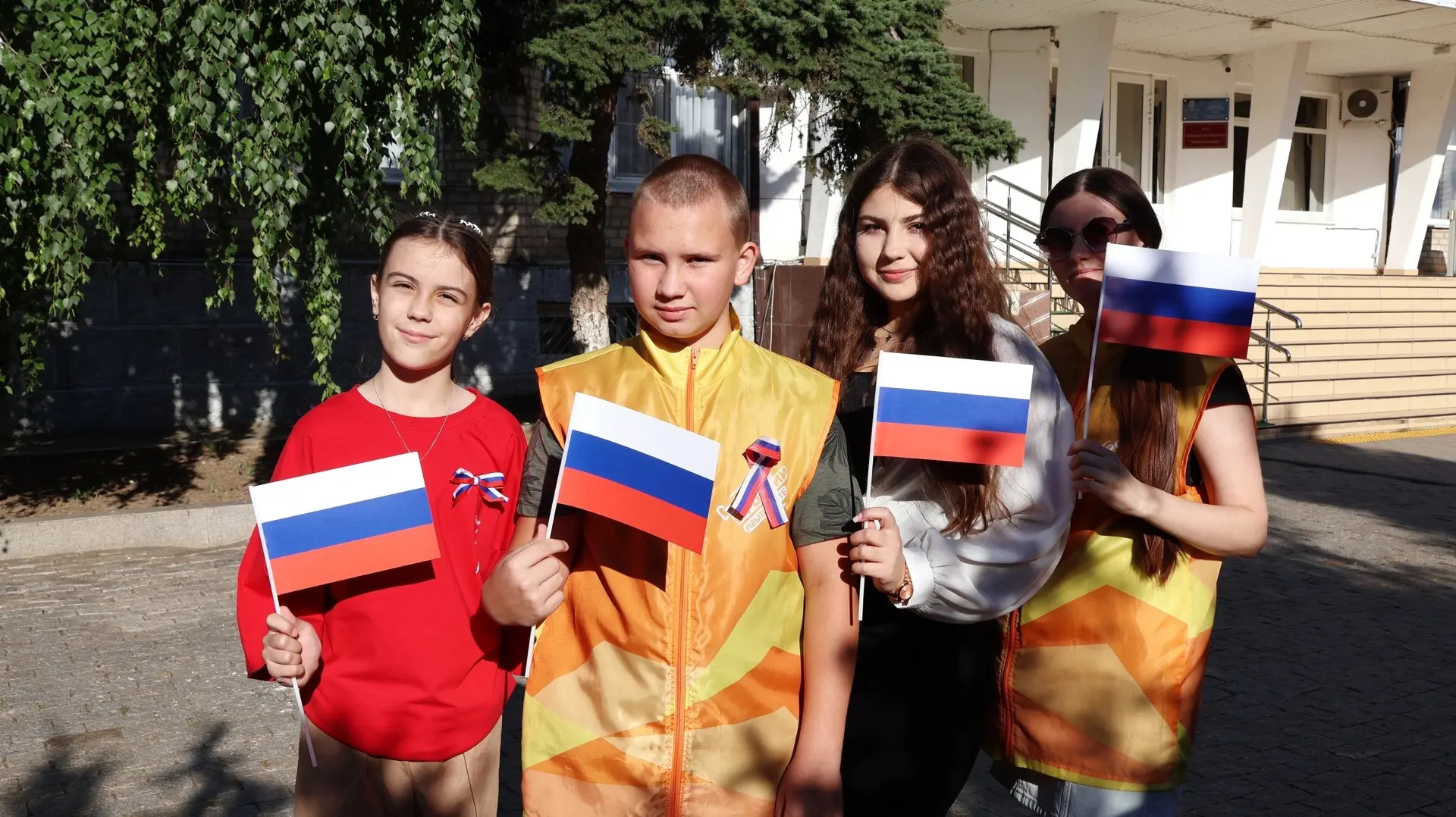 Сегодняшнее утро в станице Старощербиновской началось празднично! На площади перед адми...