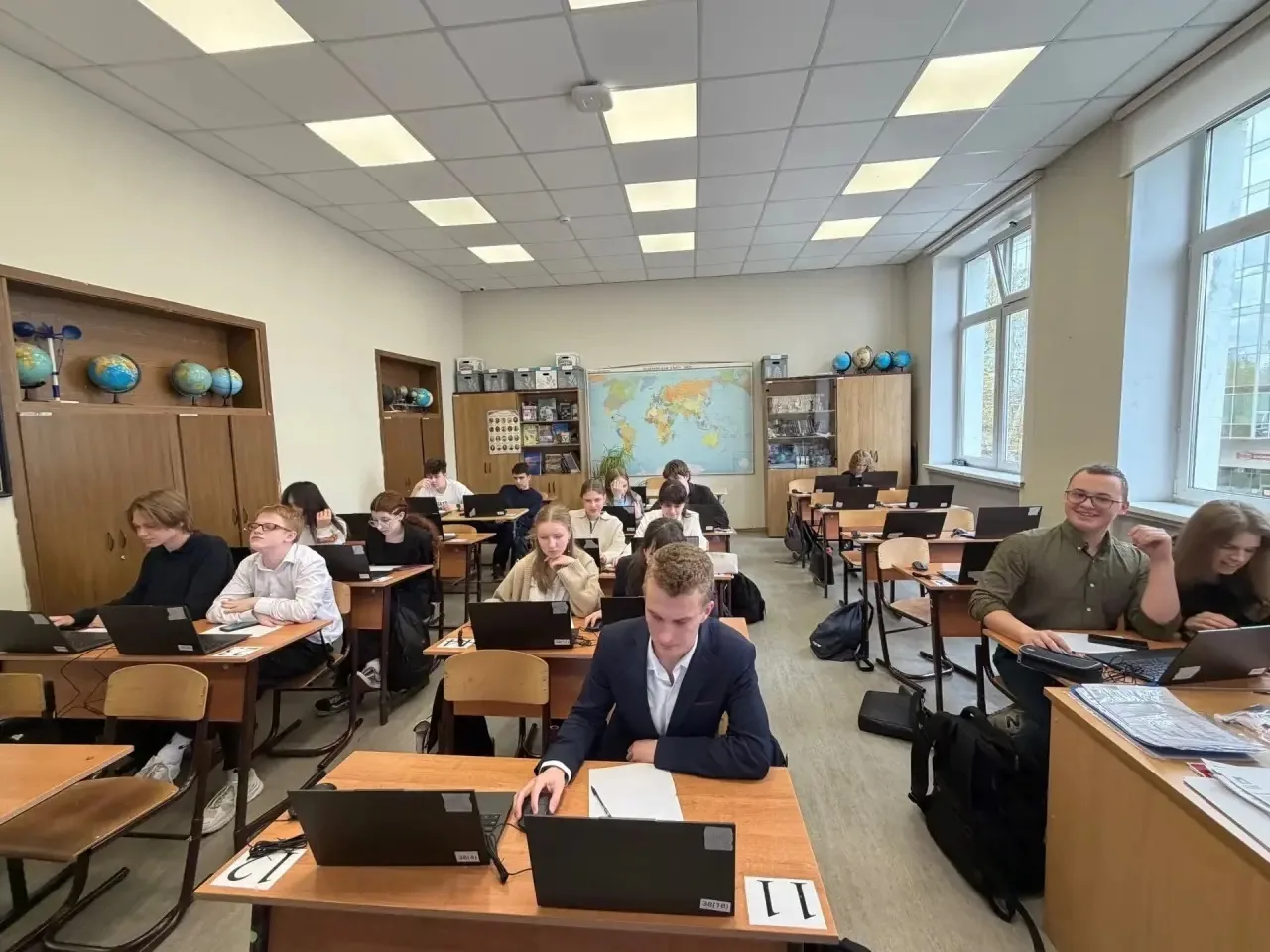 В школе прошла встреча с сотрудниками Московского центра «Профессии будущего».  Ребята 10 «В» и 11 «