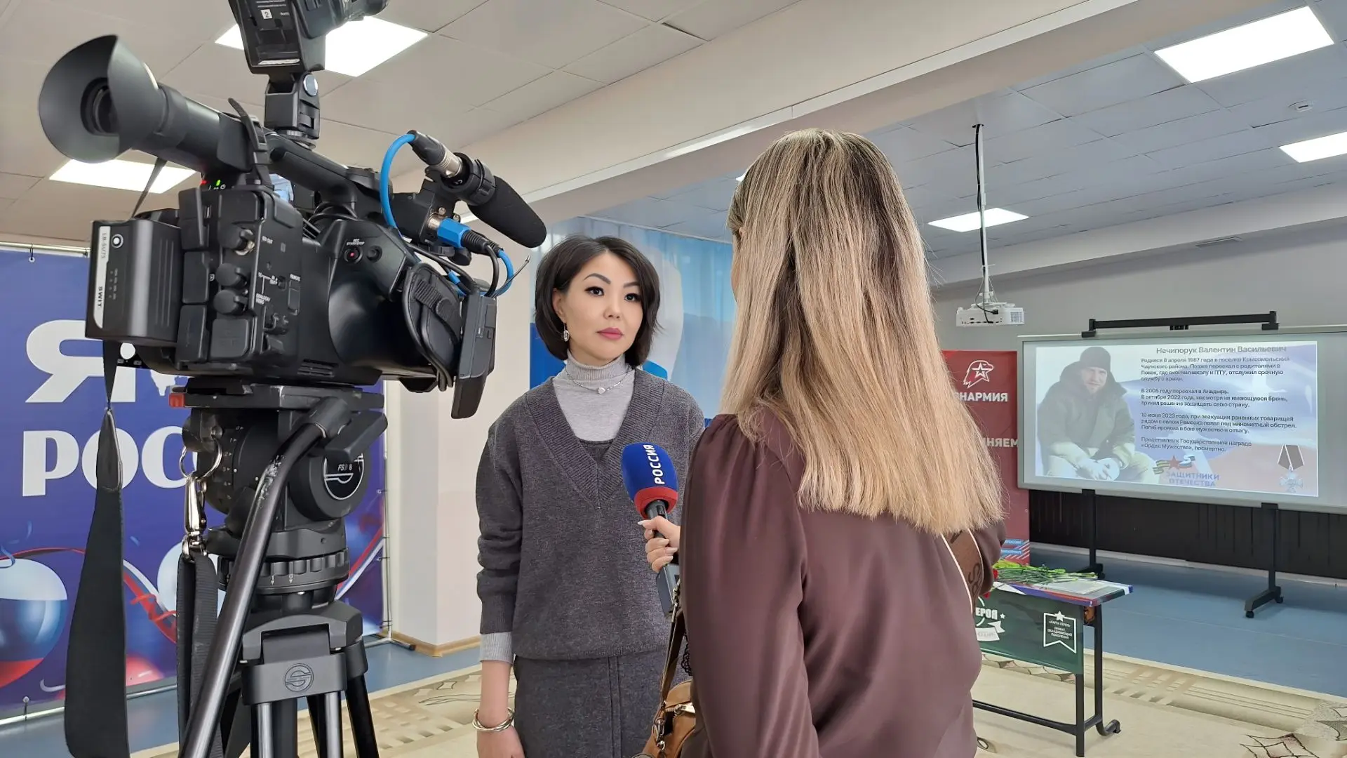Приняла участие в торжественном открытии «Парты Героя», посвященной памяти нашего земля...