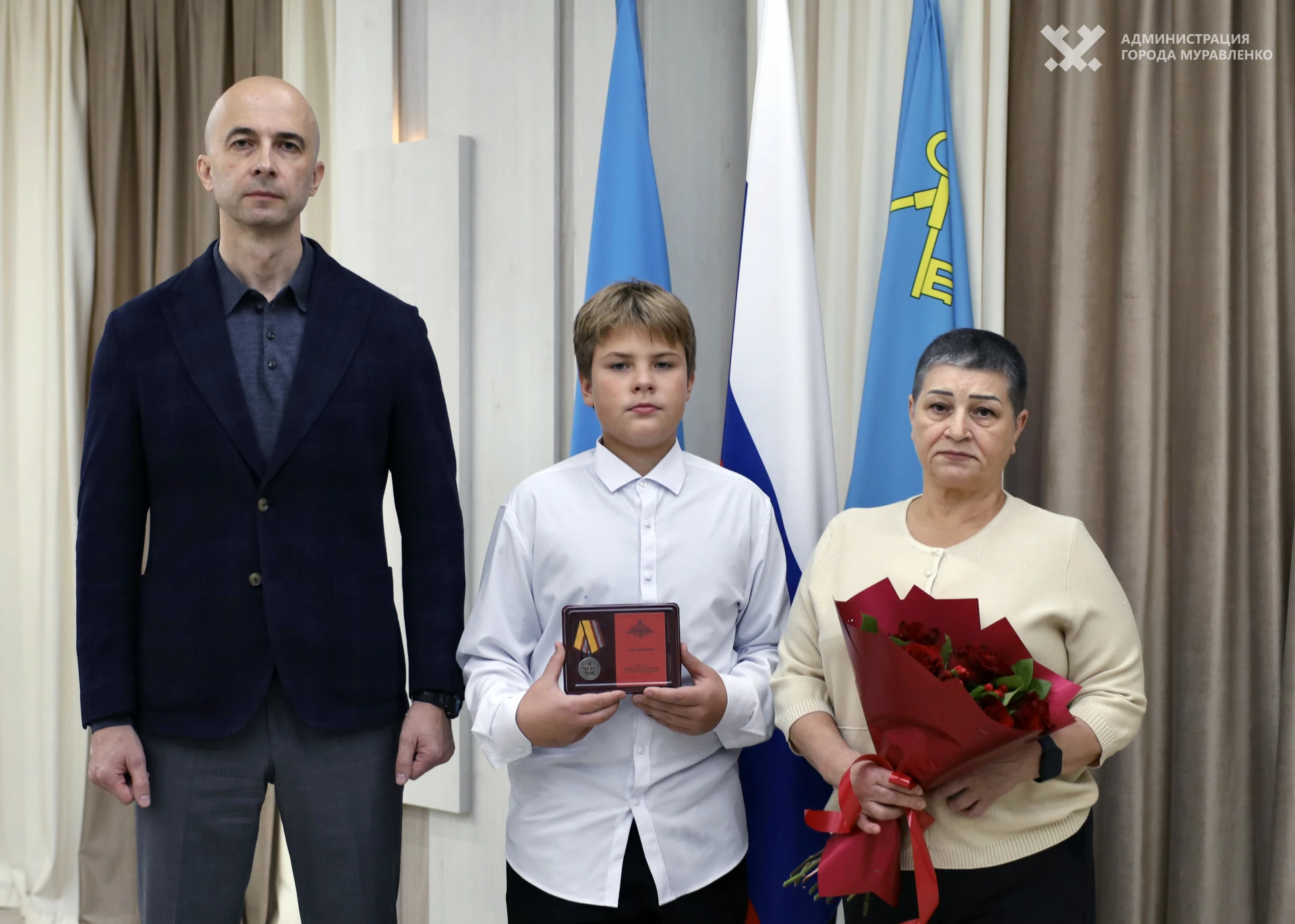 🙏 В Муравленко вручили государственные награды родственникам погибших героев спецопера...