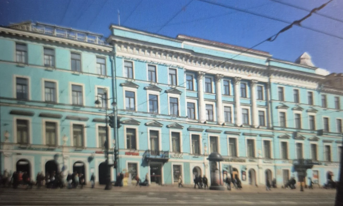 🎙В прекрасном доме Энгельгардов, построенном в 1761 году архитектором Растрелли на Нев...