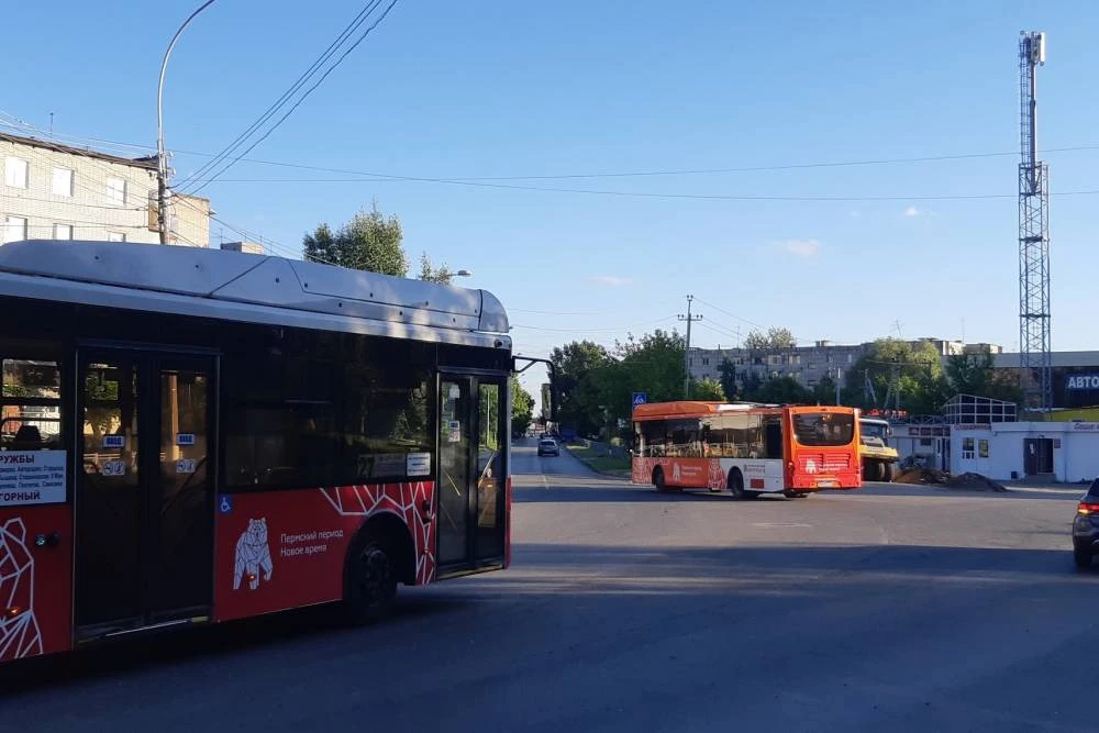 После атаки беспилотников в Перми общественный транспорт работает с изменениями. Автобу...