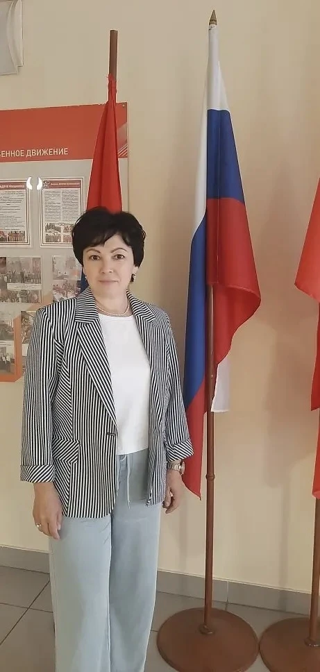 Поздравление директора школы Ольги Валерьевны Курыгиной с Днём России.

Уважаемые ученики, родители 