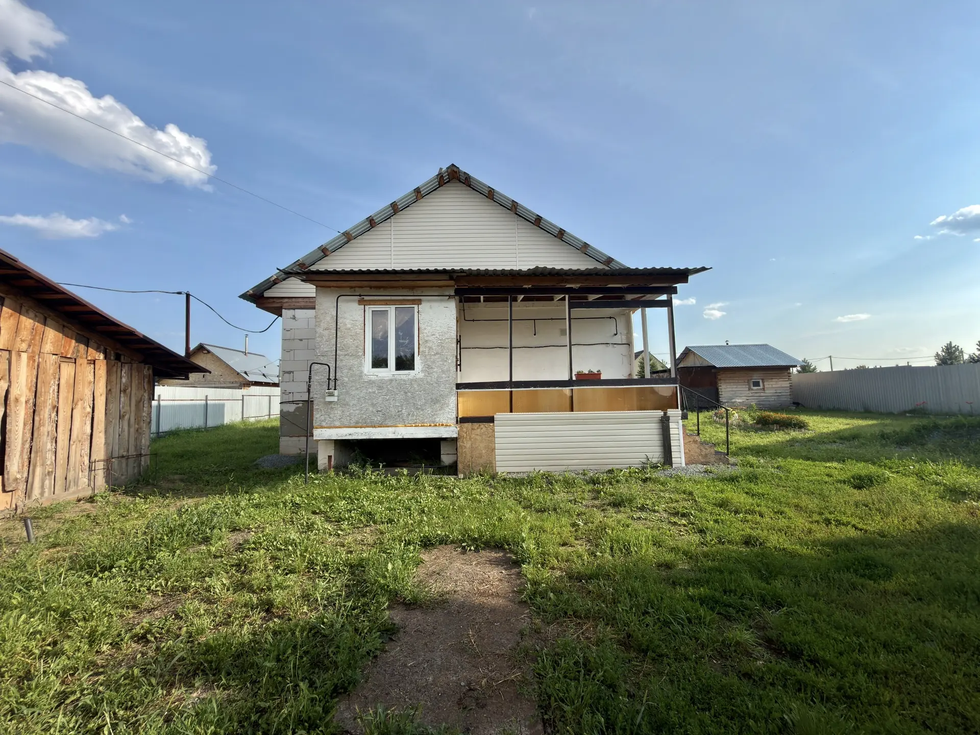 Также зашел в продажу дом , в ВВЕДЕНСКОМ, на участке также имеется гараж и баня