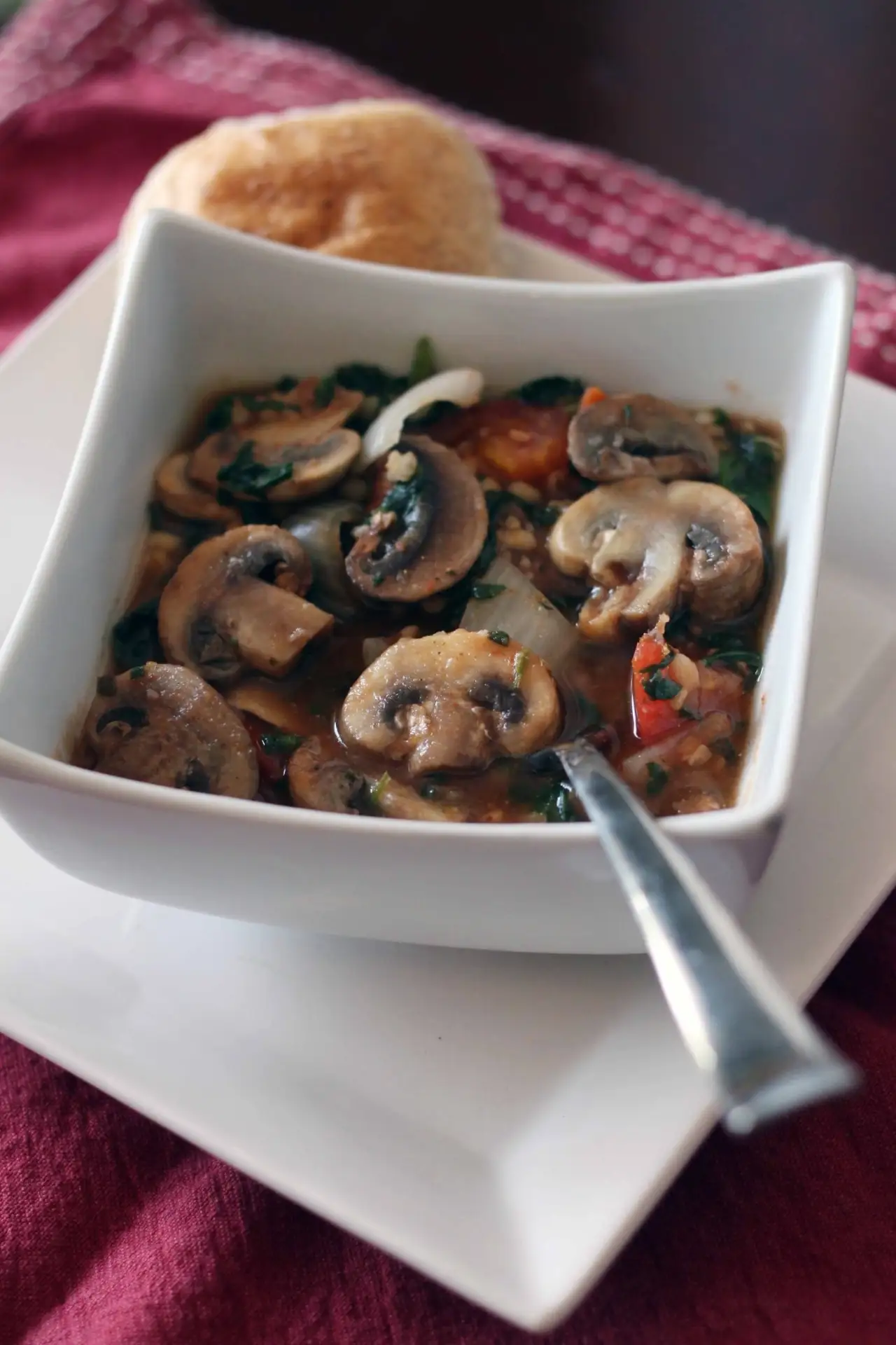 ГРЕЧНЕВЫЙ СУП С ГРИБАМИ 🍲
¨¨¨¨¨¨
ЧТО: 
 
✦ 3 горсти гречневой крупы
✦ 3-4 крупных шампиньона
✦ 1 мо