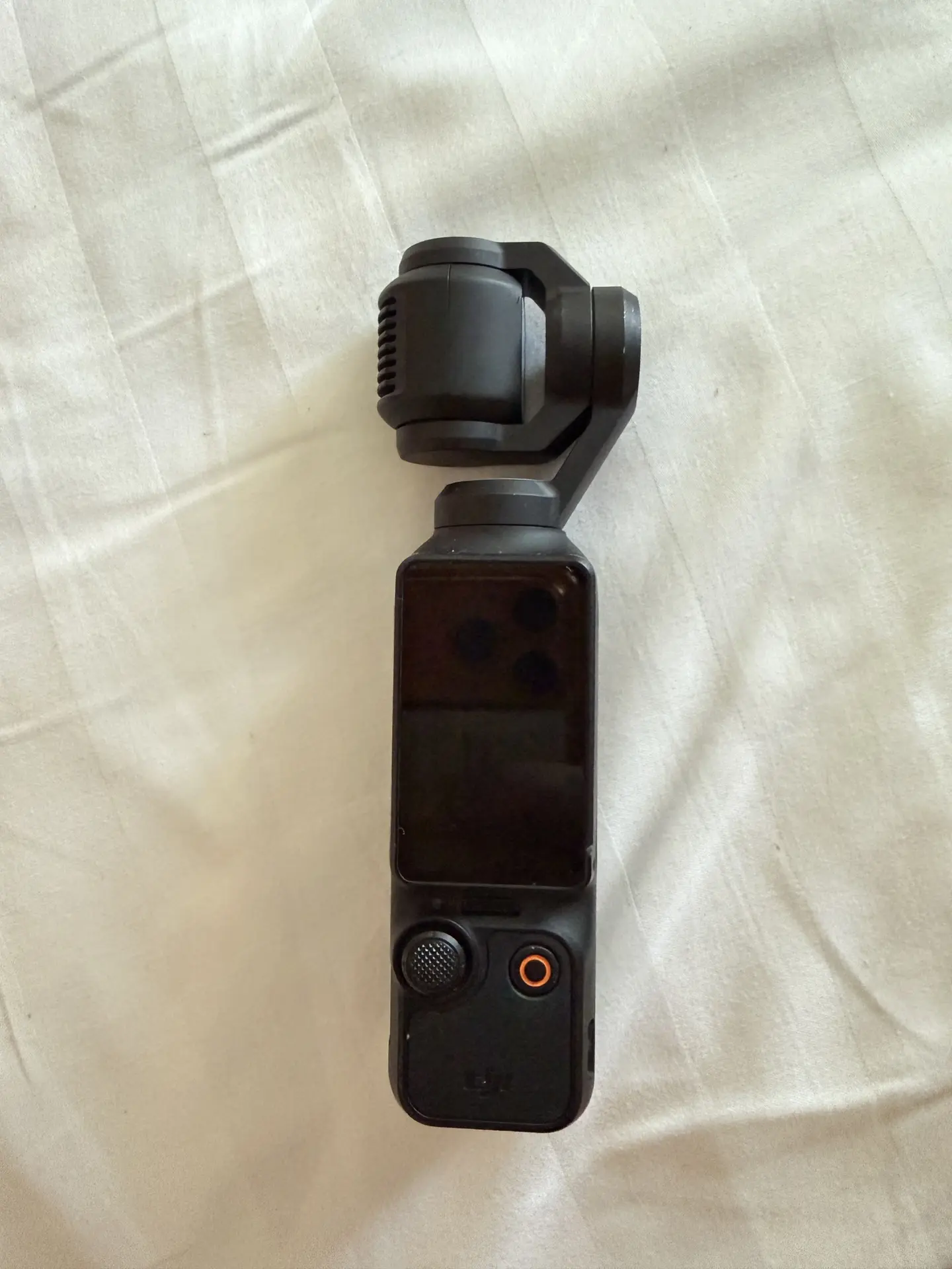 🤳 Кстати. Стас Васильев (ака Ай Как Просто) подогнал мне эту красоту — DJI Osmo Pocket 3. Мне столь