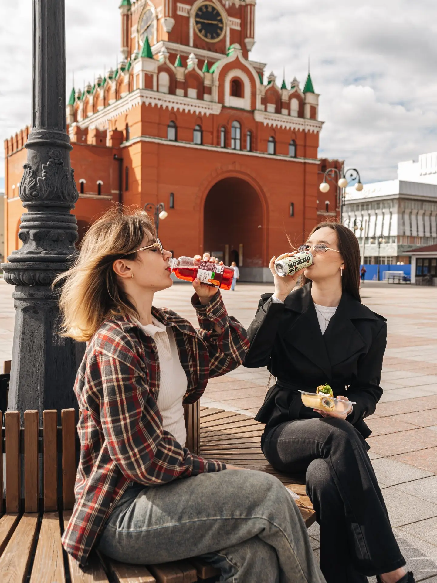 Впереди жаркие выходные. А это значит — самое время для холодных напитков 😌☀️

Лимонады, комбуча, м