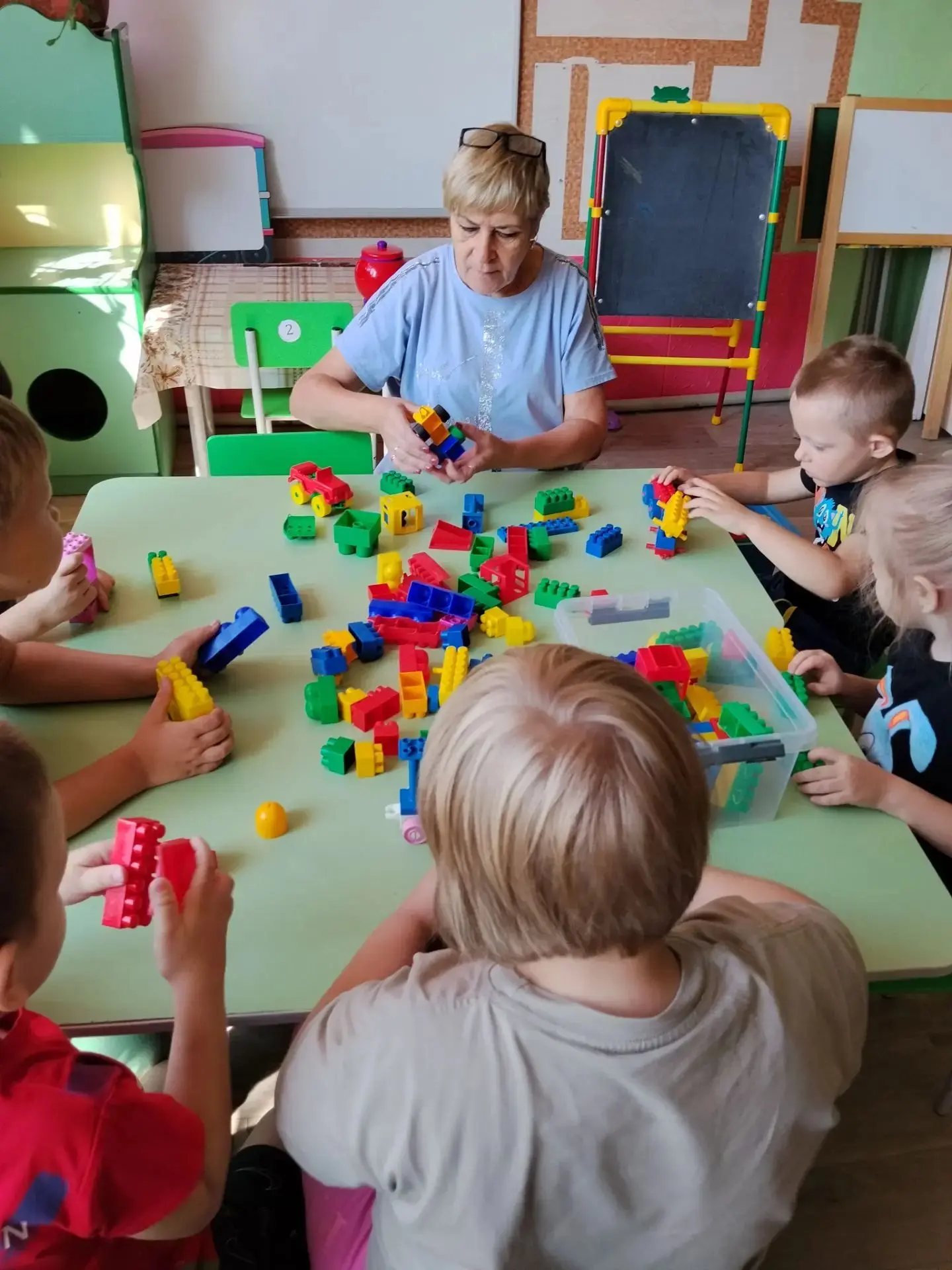 «LEGO» — умная игра, завлекательна, хитра.