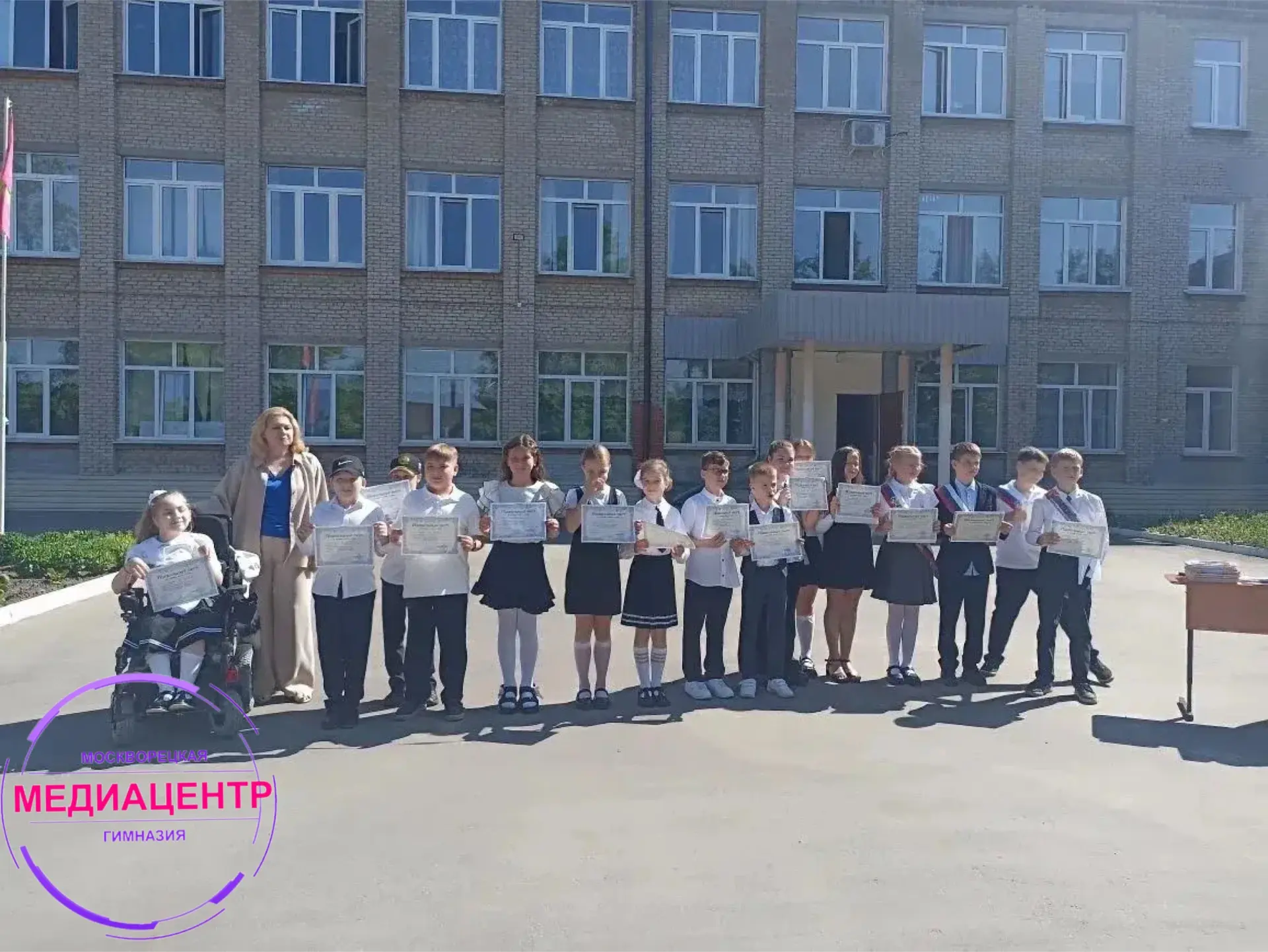 ✨Четыре года яркого, насыщенного пути позади. В нашей школе прошла торжественная линейка, посвященна